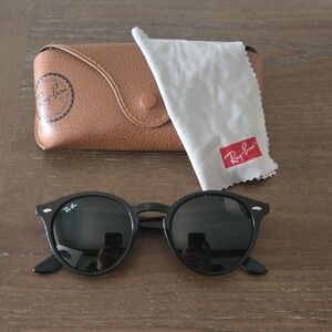 Ray-Ban Black Round Sunglasses